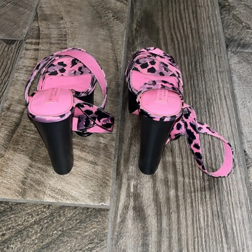 Vtg Y2K Alicia + Olivia for payless, ankle strap, chunky 5” heel w/ 2” platform.